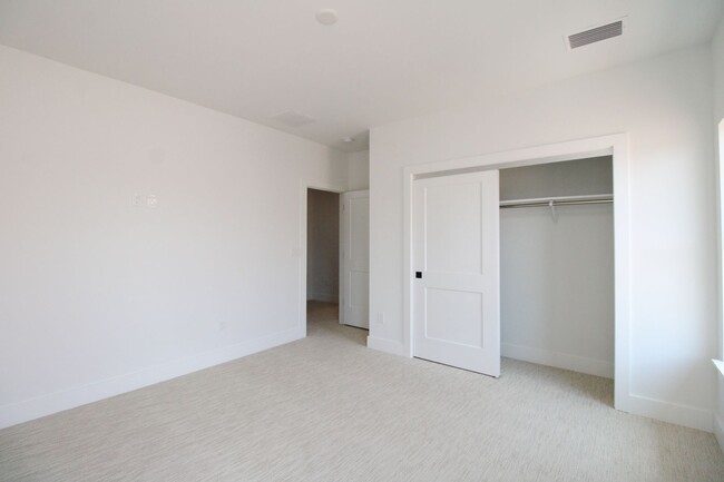 Building Photo - ** BRAND NEW CONSTRUCTION SINGLE FAMILY TW...