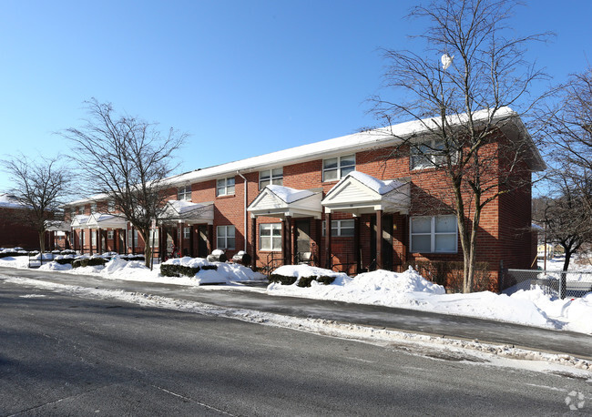Primary Photo - Hop-o-nose Homes