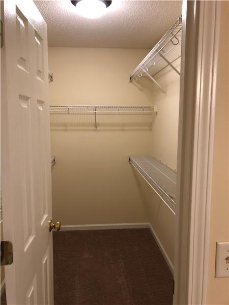 Building Photo - 15 Ledgestone Ln