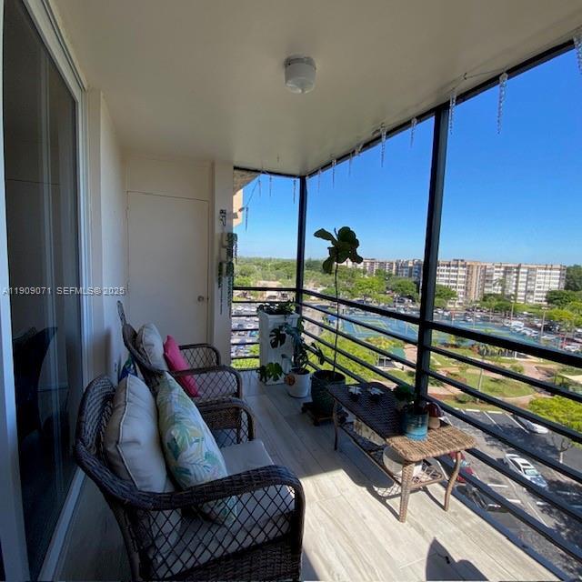 Building Photo - 1100 St Charles Pl