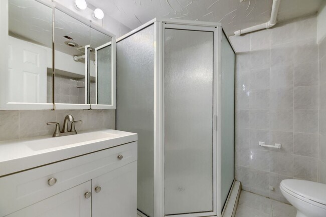 Building Photo - $1000 OFF RENT! Spacious 4bd/2ba Charming Historic Home near Wash Park- Available NOW!