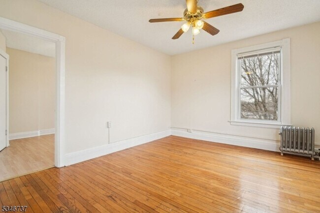 Building Photo - 44 Elm St