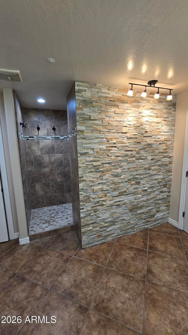 Building Photo - 9658 W Pinnacle Vista Dr