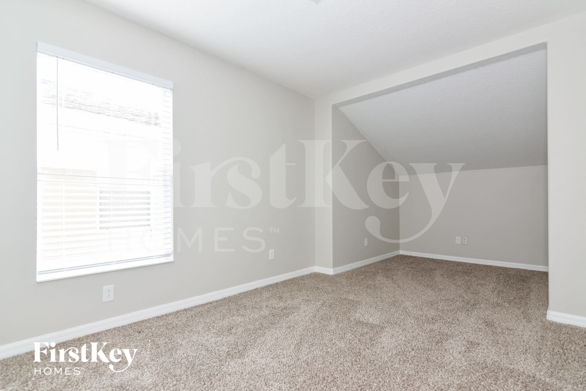 Building Photo - 7847 Foxgrove Dr