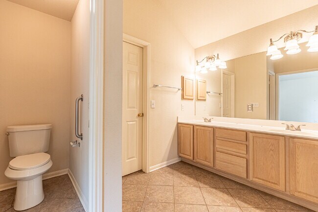 Building Photo - 6651 Rambling Trail Dr