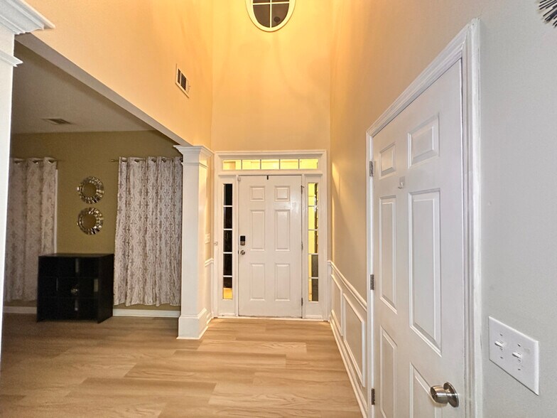 Building Photo - 175 Mill Creek Dr