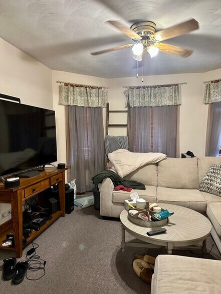 Building Photo - 19 Boston Ave