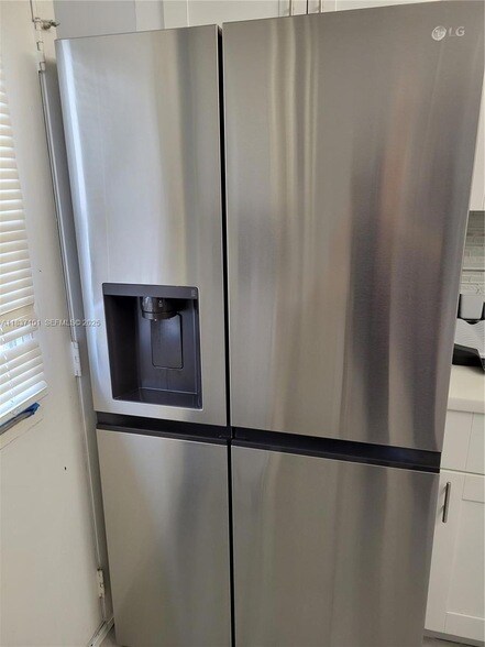 Building Photo - 3401 N Country Club Dr