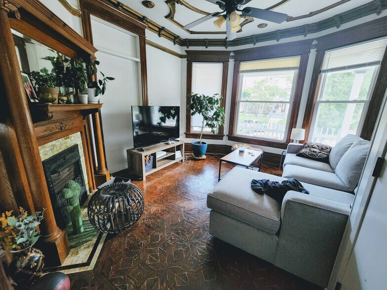 Primary Photo - 2531 N Murray Ave