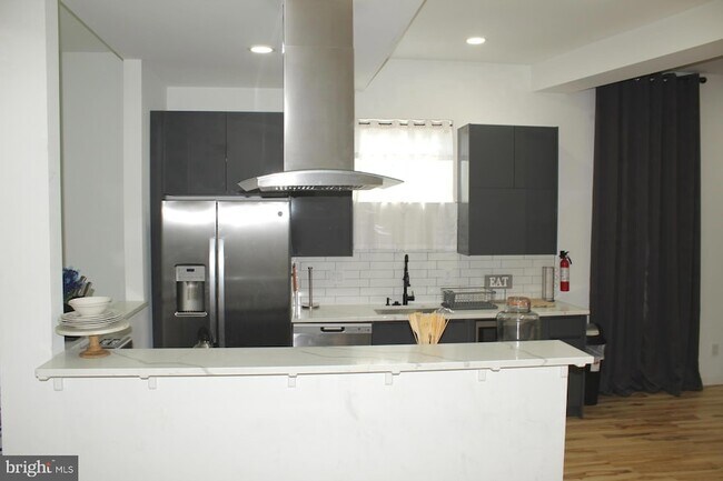Building Photo - 3017 Ridge Ave