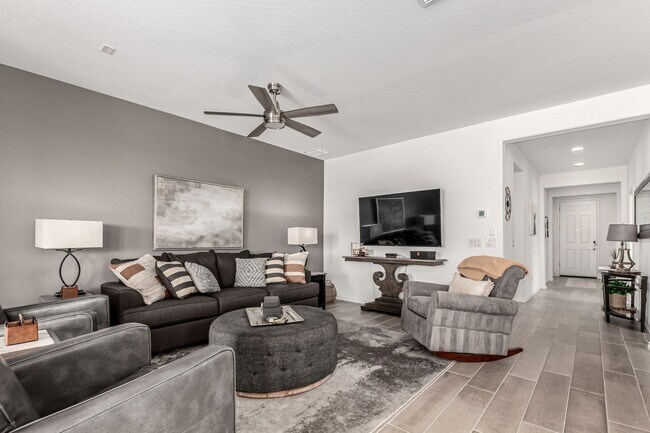 Building Photo - Luxury 2BR + Den Townhome in Amenity-Packed Community - Encanterra