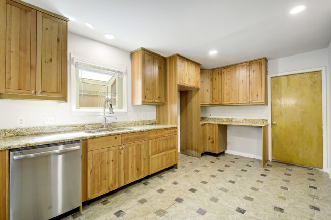 Building Photo - 12704 Margit Dr
