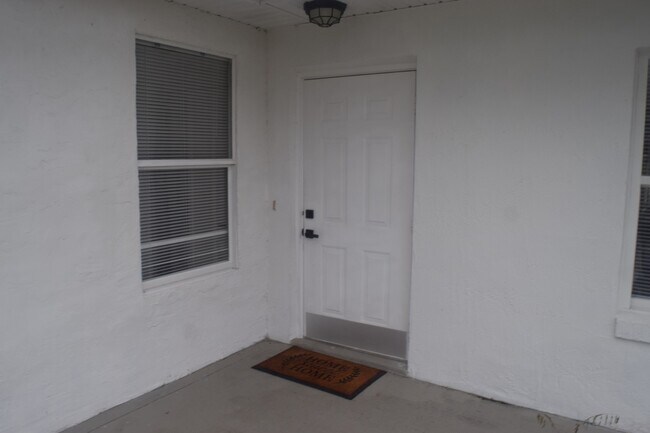 Building Photo - 1118 Apple Terrace