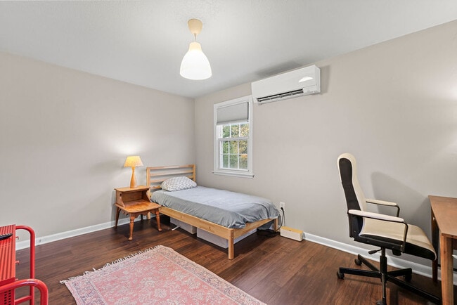 Building Photo - 9 Blue Bird Rd