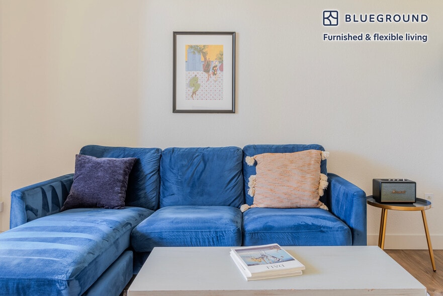 Building Photo - 1265 Lakeside Dr