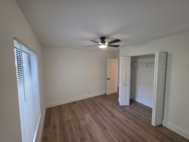 Building Photo - 209 Foxtail Dr