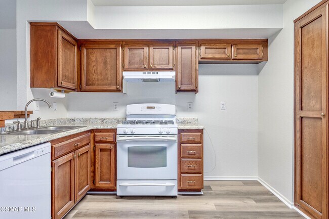 Building Photo - 150 Los Angeles Ave