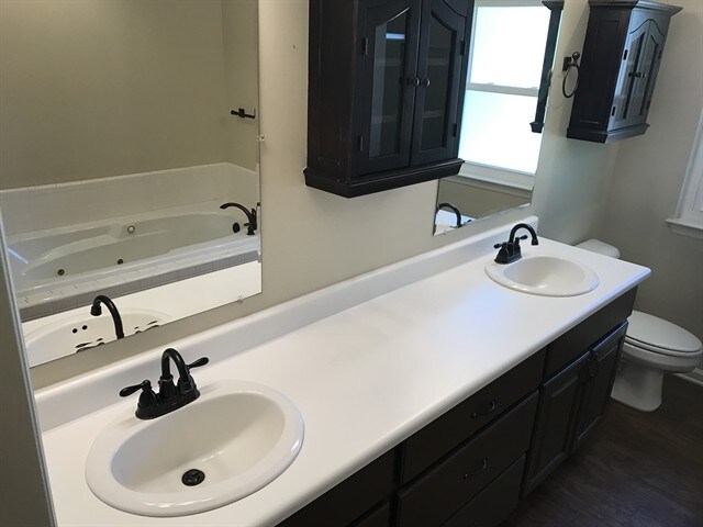 Building Photo - 170 Rosemont Ct