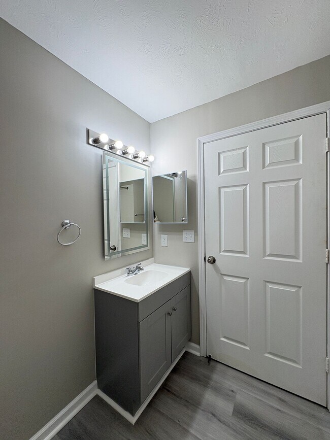 Building Photo - Bellagio Living III