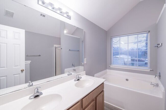 Building Photo - NEWLY RENOVATED !!!! Charming 4-Bedroom Home with Spacious Backyard!