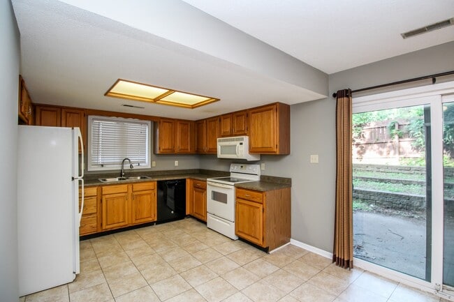 Building Photo - Beautiful Single Family Home located in South Columbia
