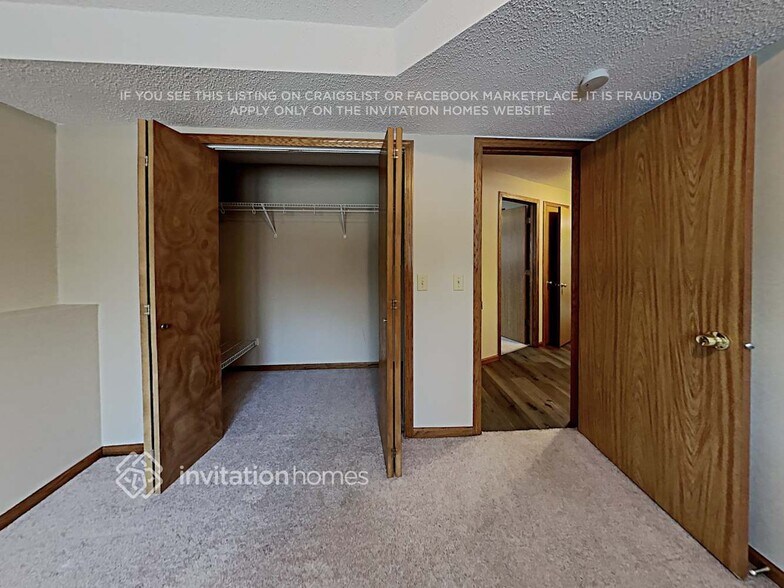 Building Photo - 3746 Hamlet Ave N