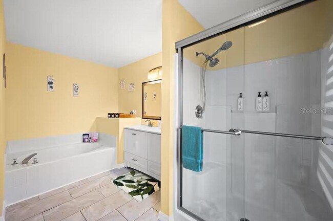 Building Photo - 3 Ryecroft Ln