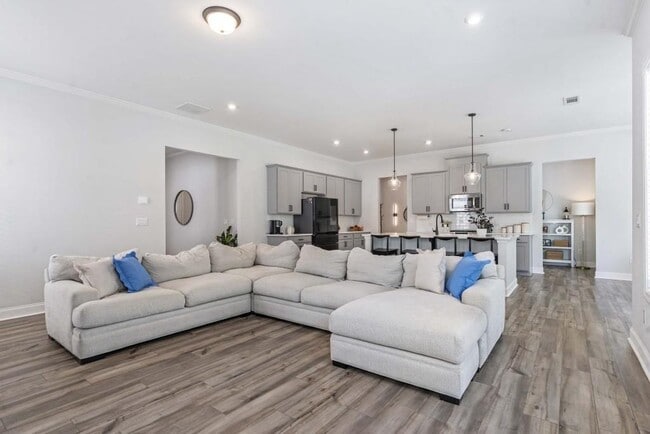 Building Photo - 2595 Whistler Wy NE