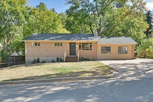 Primary Photo - 1110 6th St