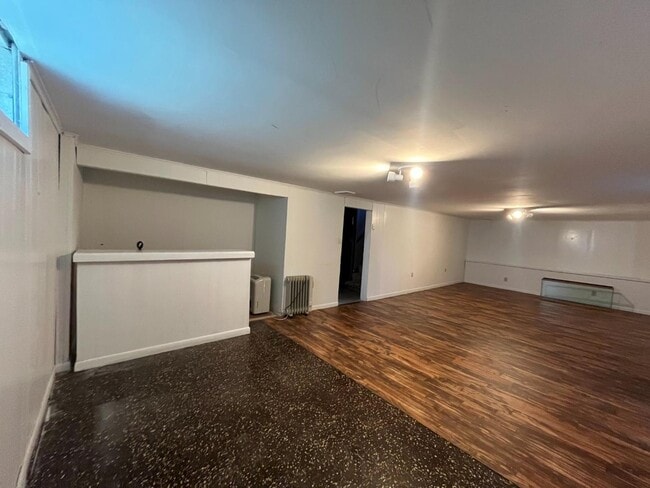 Building Photo - 1413 Cardwell Square S