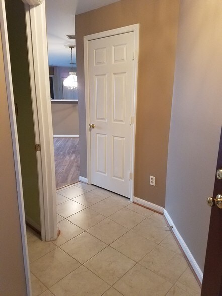hallway - 11009 Kinship Ct