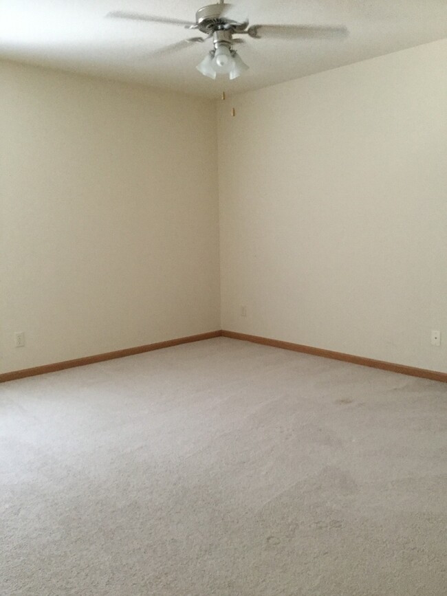 Building Photo - 5520-22 Hunley Ct.
