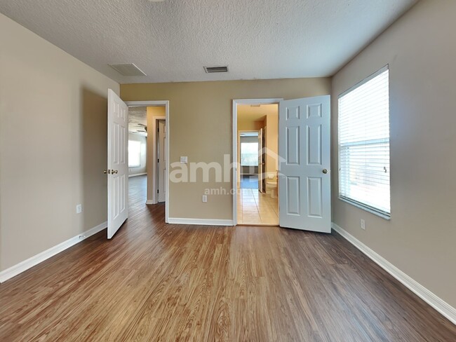 Building Photo - 8837 Royal Enclave Blvd