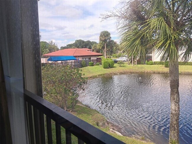 Building Photo - 8045 Eastlake Dr