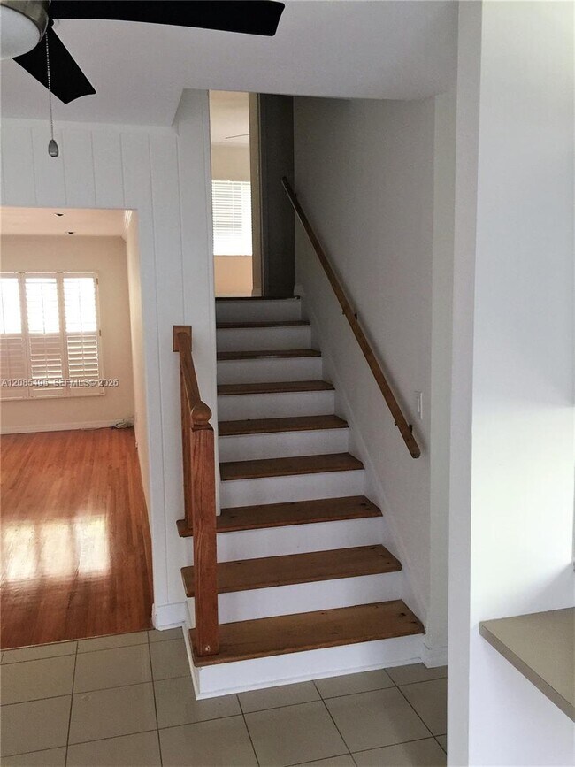 Building Photo - 609 Puerta Ave