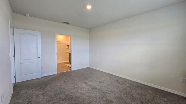 Building Photo - Beautiful 4 Bedroom, 2 bath home is Availa...