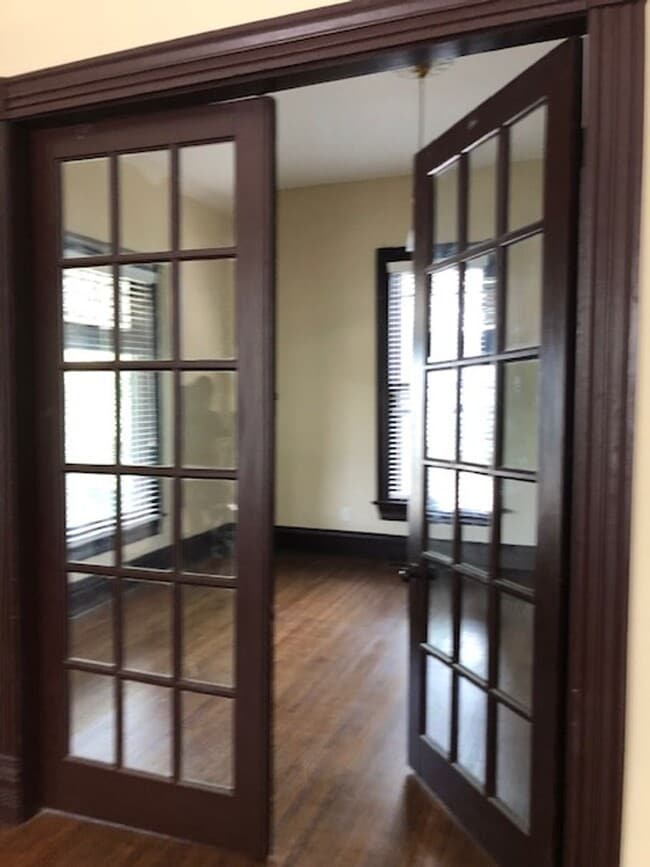 Building Photo - Great historical home! PRICE LOWERED to $2395- walking distance to downtown & WKU