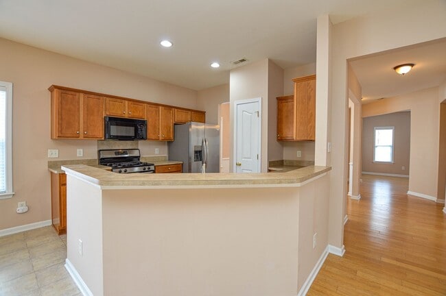 Building Photo - Inviting rancher ready now!