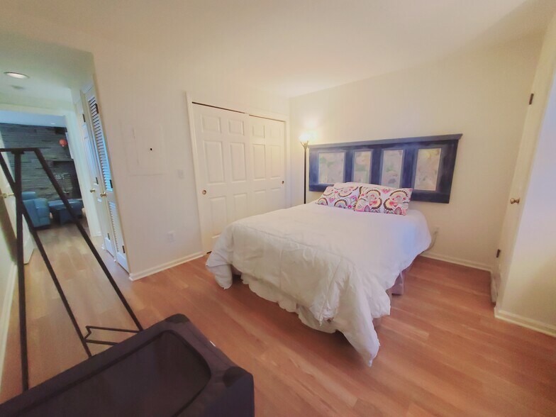 Building Photo - 55 Whitmore Ln