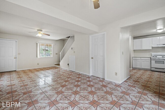 Building Photo - 4 br, 2.5 bath House - 417 E 41st St