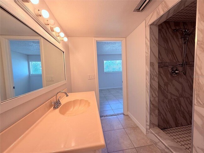 Building Photo - 6332 Newtown Cir