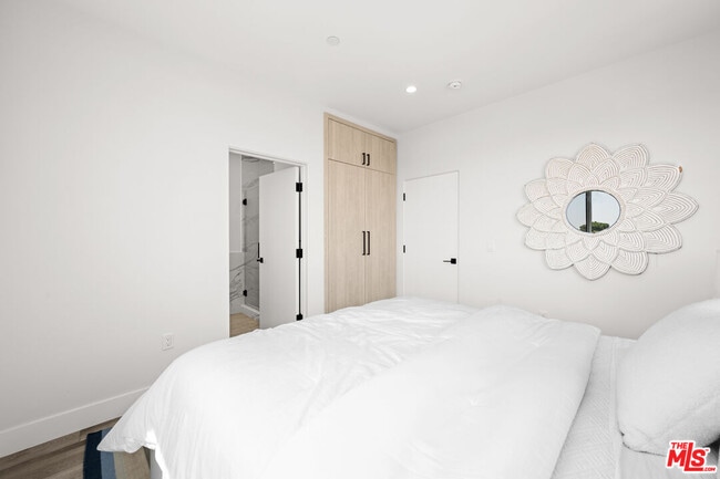 Building Photo - 2015 1/2-1951 Preuss Rd