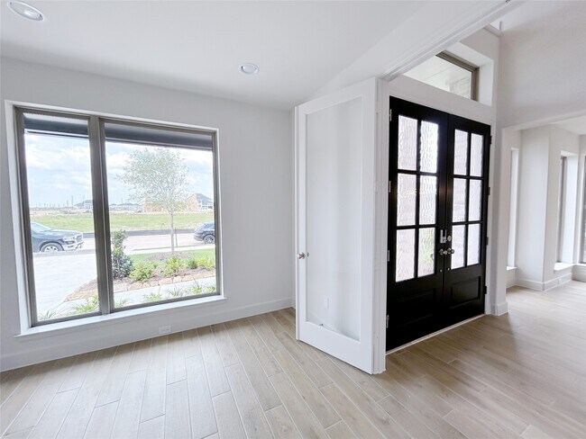 Building Photo - 5406 Holly Holw Ln