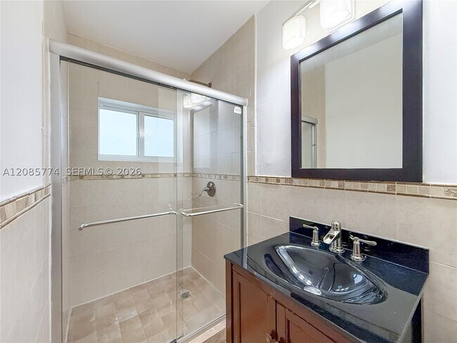 Building Photo - 3128 Coconut Grove Dr
