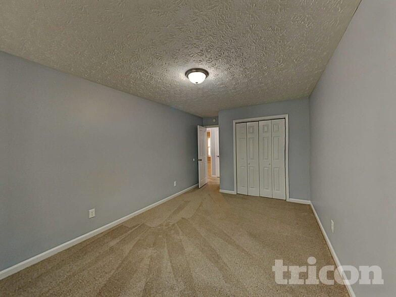 Building Photo - 262 Maplelake Dr