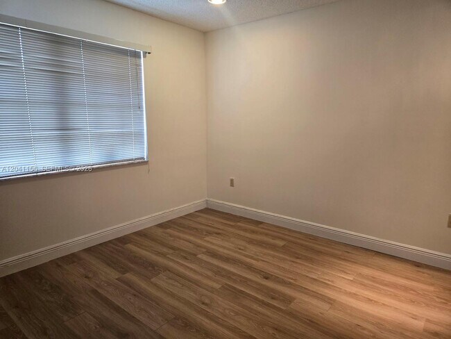 Building Photo - 15630 SW 46th Terrace