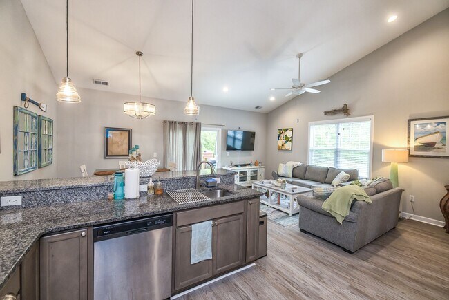 Building Photo - This spacious 3-bedroom, 2-bathroom townhouse offers modern living