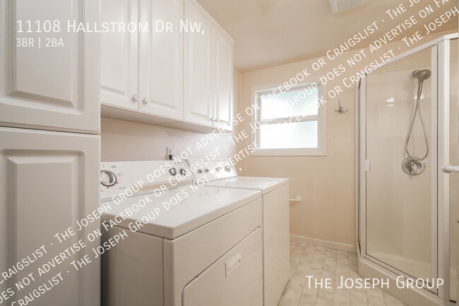 Building Photo - 11108 Hallstrom Dr