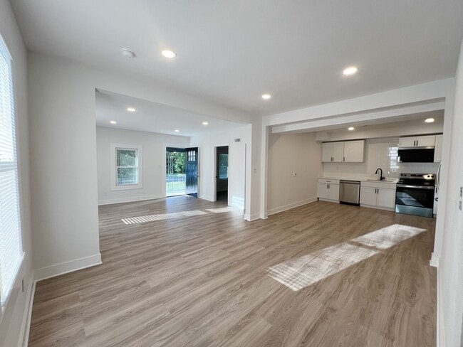 Building Photo - COMING SOON: Cozy 4-Bedroom Home in Kansas City ~ $500 MOVE-IN SPECIAL!