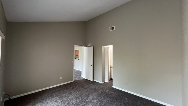 Building Photo - 112 Dahlia Village Cir